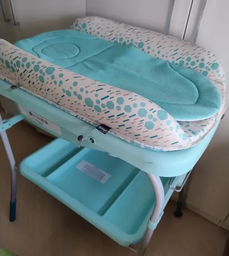 Trocador de bebê com banheira e acessórios- marca Chicco