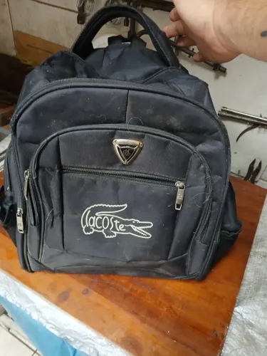 Mochila adulto lacoste otimo estado