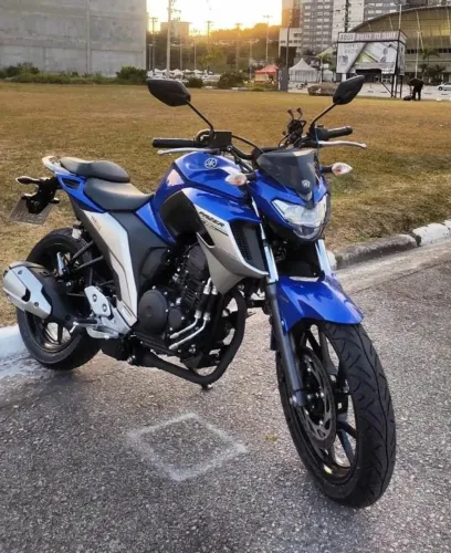 Vendo ou troco FZ25 por carro.