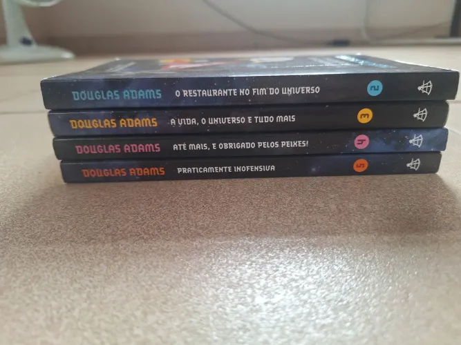 Coleção O Mochileiro das Galáxias - Douglas Adams