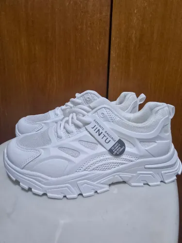 Tênis branco novo feminino