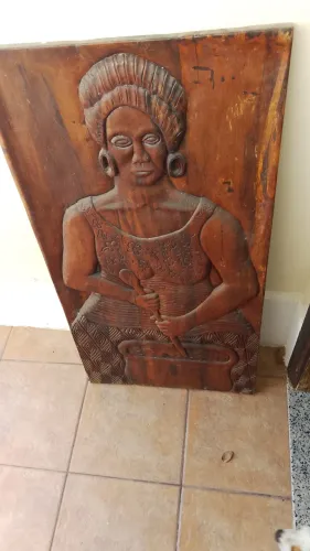 Quadro talhado em Madeira