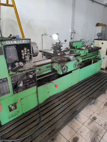 Torno mecânico Imor VCE 550 de 2000 mm