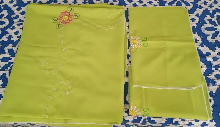 Vendo jogo de Colcha Verde bordada (3 peças) 