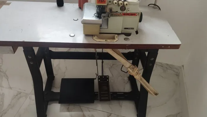 Maquina de costura overloque 