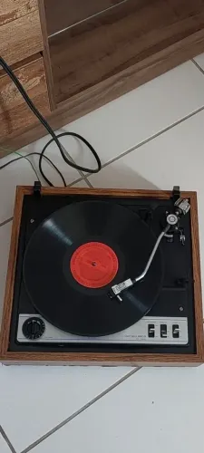 Toca-discos vintage Garrard 990B