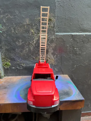 Caminhão de Bombeiro de Brinquedo com Escada Extensível