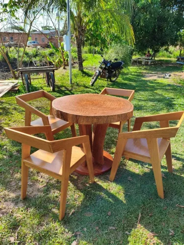 Mesa Rústica Redonda com 4 poltronas katakana 