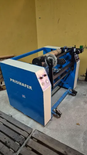 Máquina Prismafer para rebobinamento de filme stretch