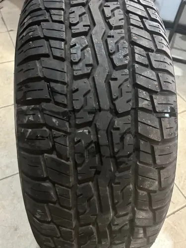 Pneu Yokohama 265 65 R17 NOVO