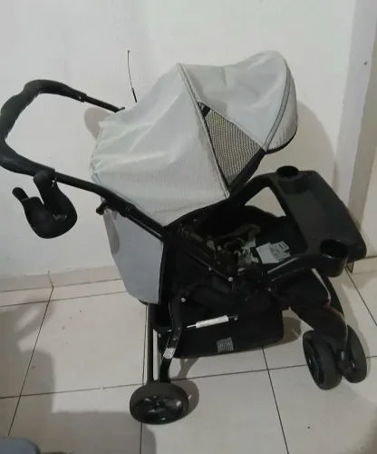 Carrinho de Bebê Confortável e Prático+ bebê conforto 