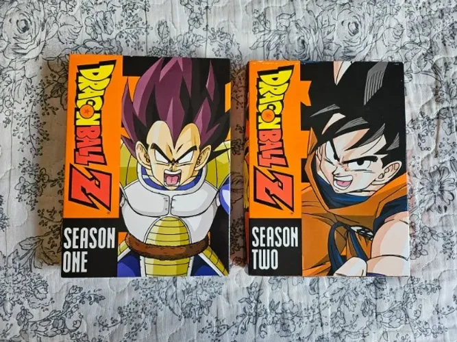 1º e 2º temporada de Dragon Ball Z em Inglês e Japonês, 12 DVD's