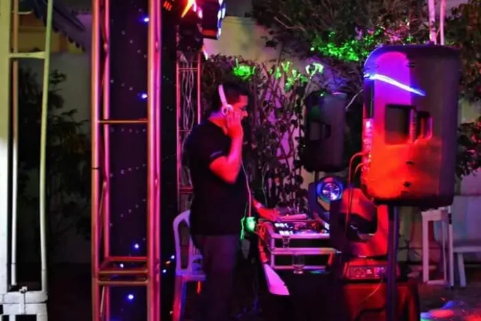 DJ, SOM E ILUMINAÇÃO PARA FESTAS E EVENTOS