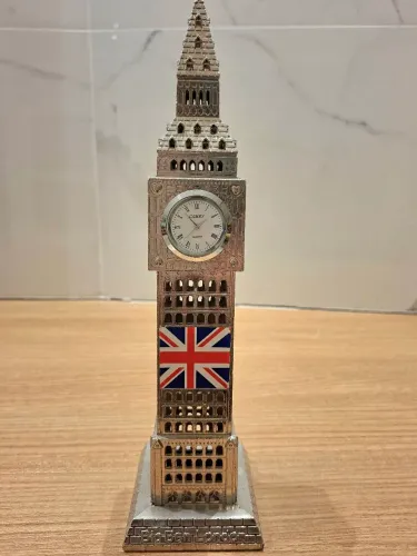 Torre Big Ben com aplique de relógio de enfeite