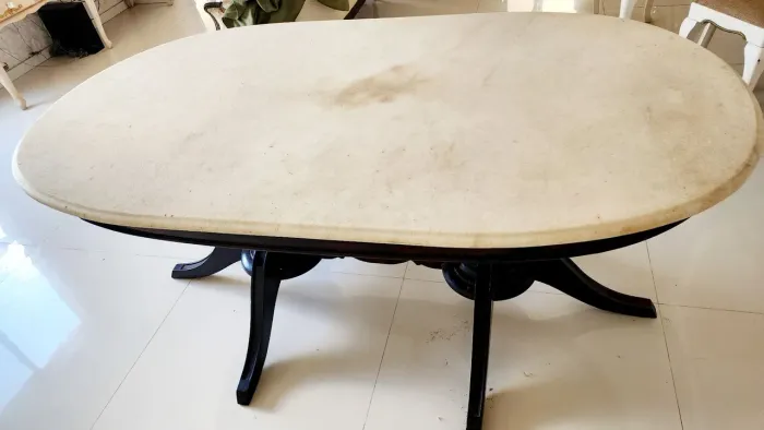 Mesa de sala de jantar clássica