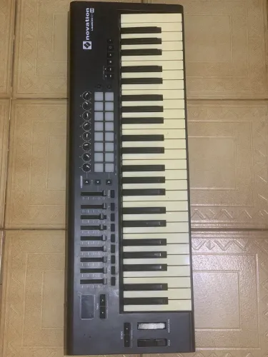 Teclado MIDI Novation Launchkey 49 MK2
