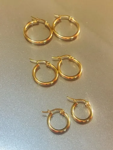 Brincos argolinhas douradas de aço 