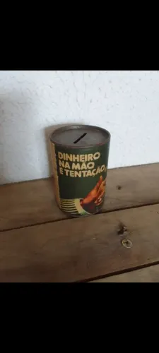 Lata cofre para poupança