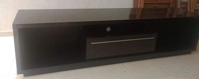 Rack Preto Design Moderno com Gaveta