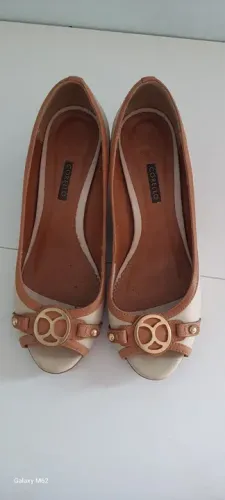 Sapato Corello Bege e caramelo 
