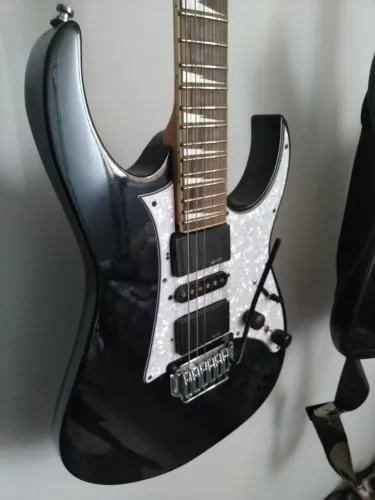 OPORTUNIDADE - Guitarra Ibanez Gio com elétrica reestruturada