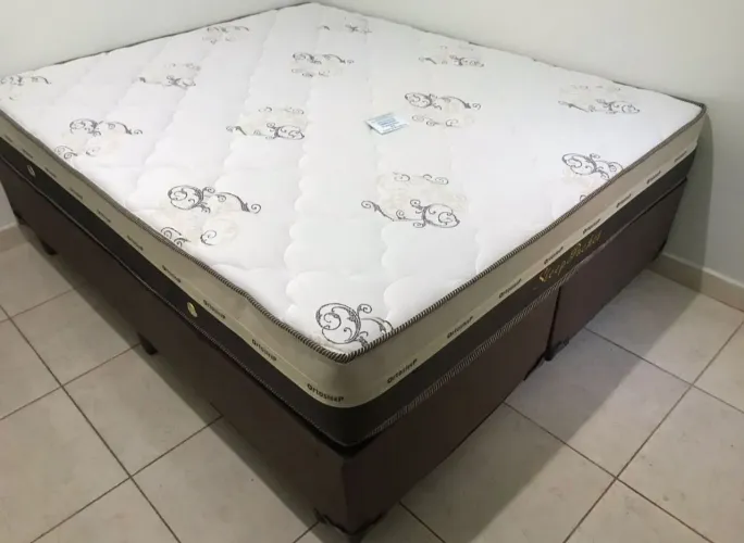 Cama Queen. Box e colchão molas ensacadas 