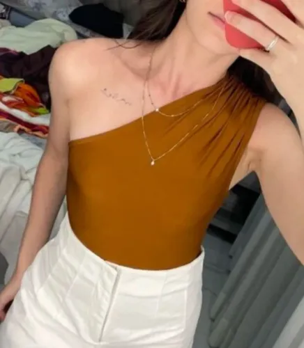 Body drapeado mostarda 