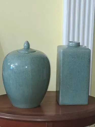 Par de Vasos Decorativos em Cerâmica Azul Claro