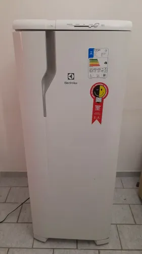 Geladeira eletrolux 310L