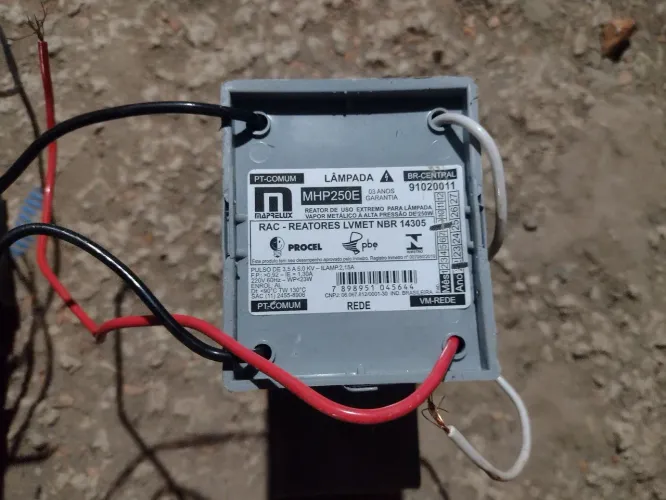 Reatores e lâmpadas vapor metálico e mercúrio 250w e 400w