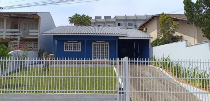 CASA Averbada e reformada no Guanabara !  150m2, terreno de 466m2. 1 Suite +2 Quartos