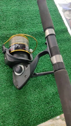 Vara e molinete para pesca