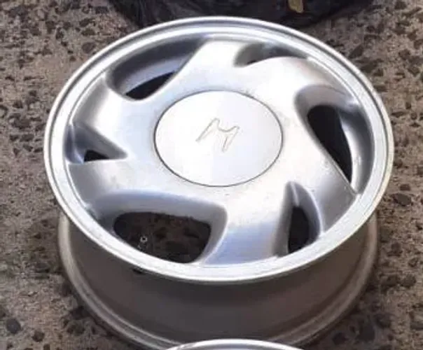 Jogo de Rodas Completo com calotas originais Honda Raridade