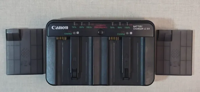 Carregador Canon LC E4 - BRINDE 1 bateria LP-E4N