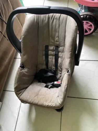 Cadeirinha de carro Cosco para bebê