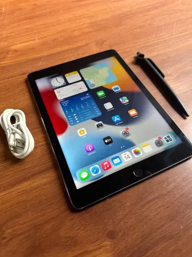 IPAD AIR 2 APPLE 64GB 4GB IOS 15.8.3 TELA RETINA 9.7" WI-FI GPS TOUCH-ID CARRE CANETA TOUC