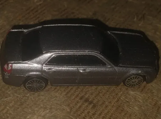 Carrinho Maisto Chrysler 300C Hemi - Estrada e pista, - 1/64