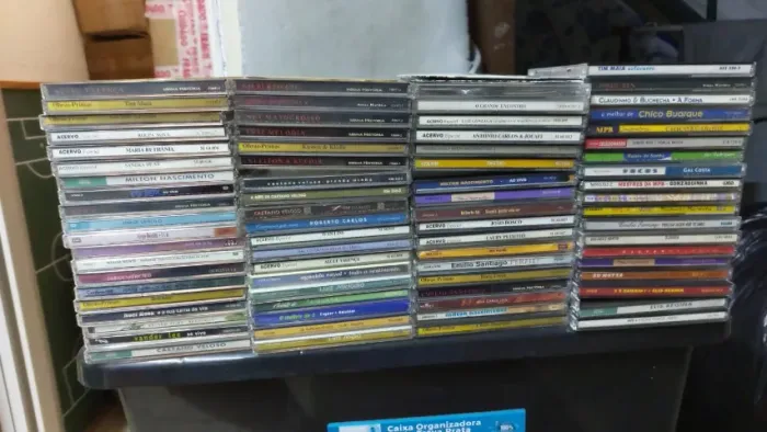 Lote com 80 Cds Variados de MPB Originais