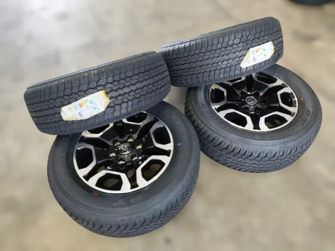 JOGO RODA ARO 18 ORIGINAL TOYOTA HILUX SRX C/ PNEU ZERO DUNLOP