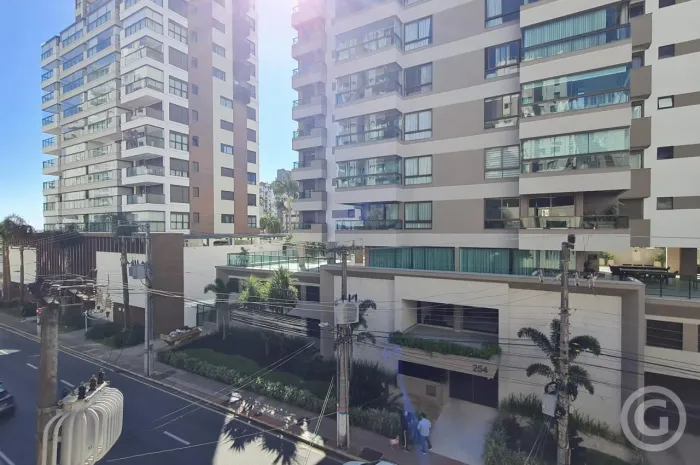 Viva com espaço e sofisticação: Apartamento mobiliado no Centro