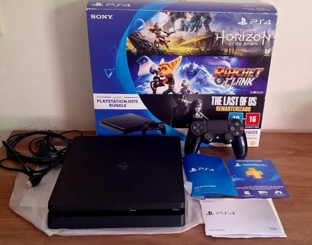 Vendo Playstation 4 Slim todo original impecável