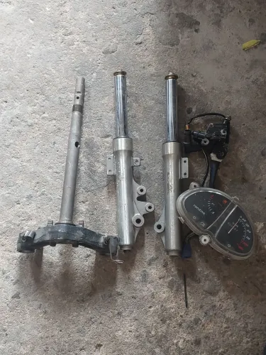 Burgman an125 ,suspensão dianteira, painel, burinho freio. 