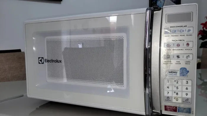 Micro-ondas Electrolux 34L com funções. Valor negociável.