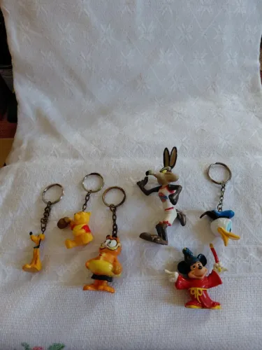 Bonecos colecionáveis Pluto, Mickey, ursinho, Pato Donald, Garfield, Coiote