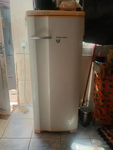 Vendo geladeira Eletrolux