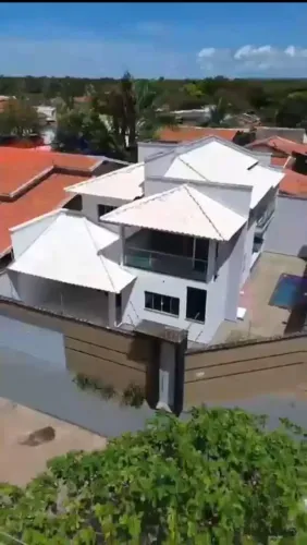 Sobrado com 4/4 2 Suites e Piscina