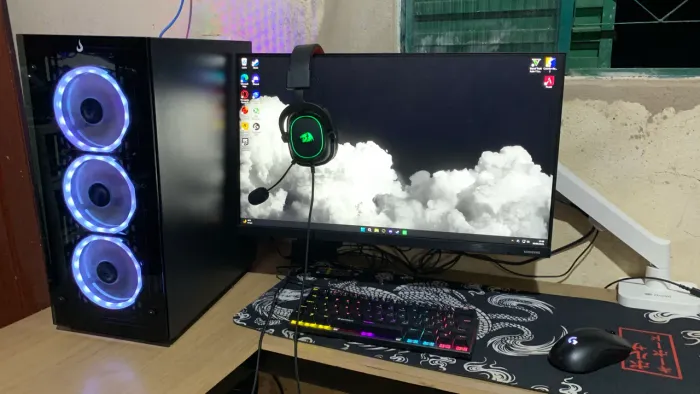 Pc gamer com três meses de uso de alta qualidade