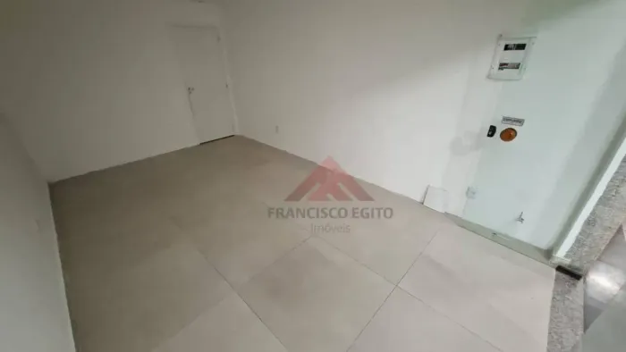 Sala Comercial em Alcântara 45 m em Rua de Grande Movimento