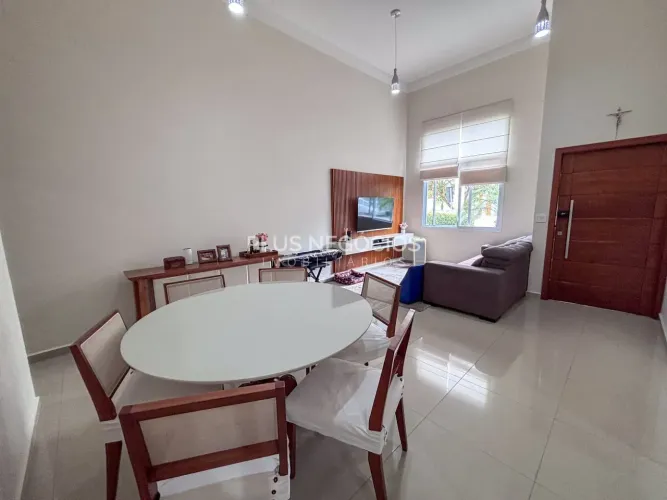 Casa no Condomínio Villa do Bosque em Sorocaba com Piscina Aquecida, 3 Suítes e área gourm