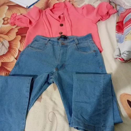Vendo calça jeans e blusa m e a calça 40/42